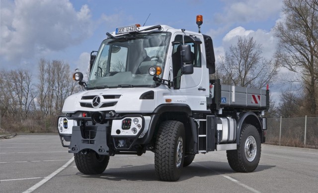 Mercedes benz unimog 2013 precio #7